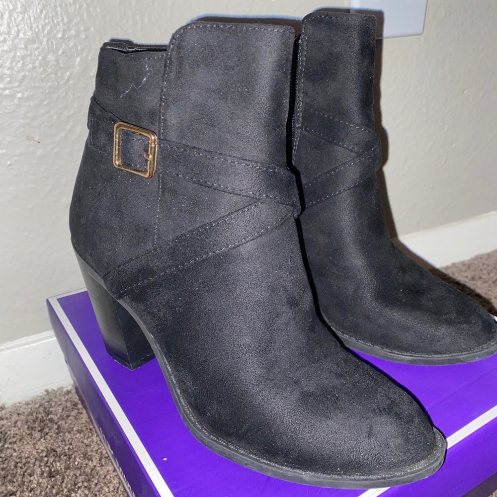 Women’s booties - Picture 2 of 5